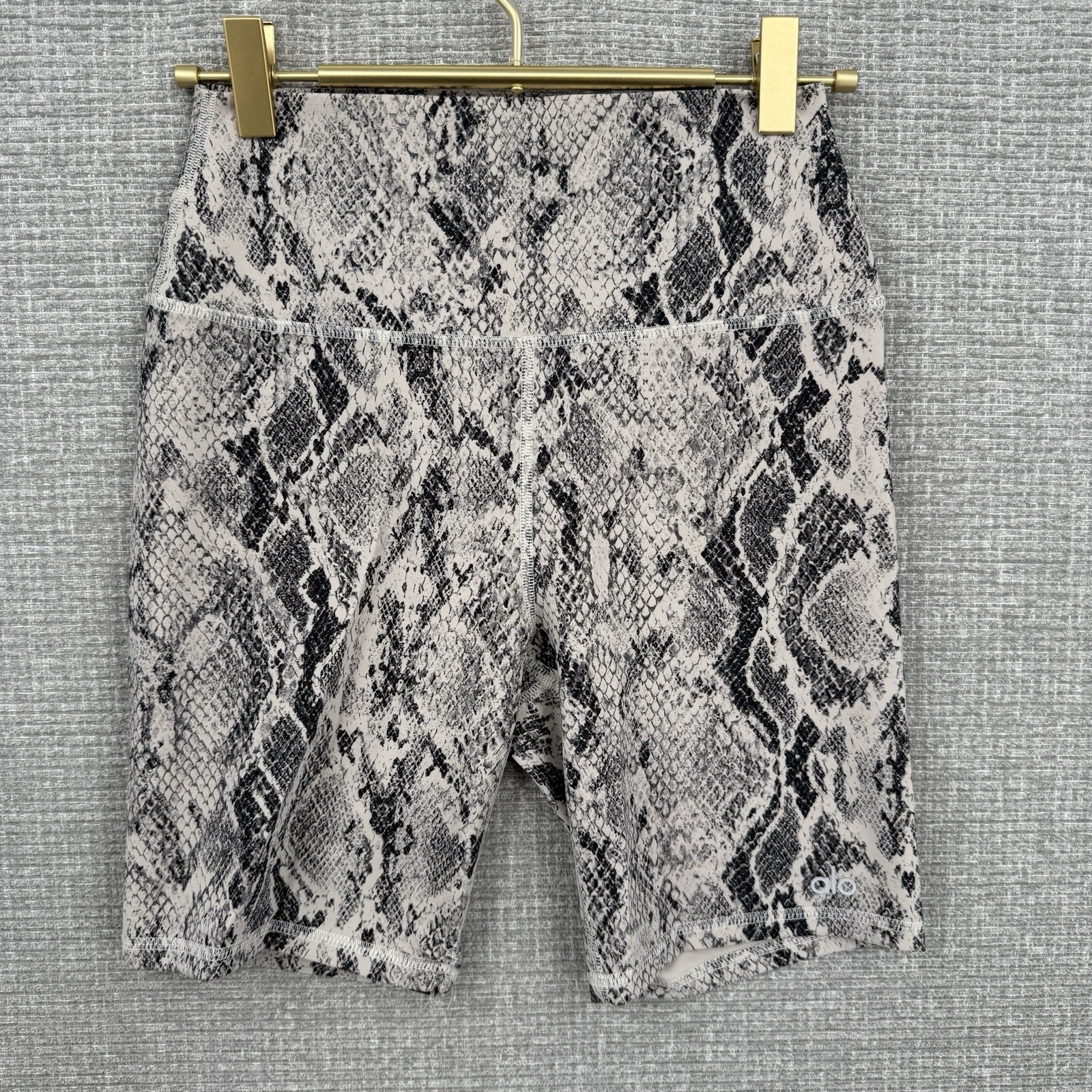Alo Yoga High Waist Vapor Biker Shorts Sz S 6" Python Snake Print Grey Tan